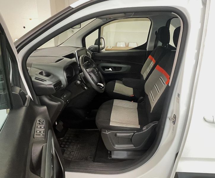 Citroën Berlingo 1.5 BlueHDi 130 S&S EAT8 - fotka 9 z 27