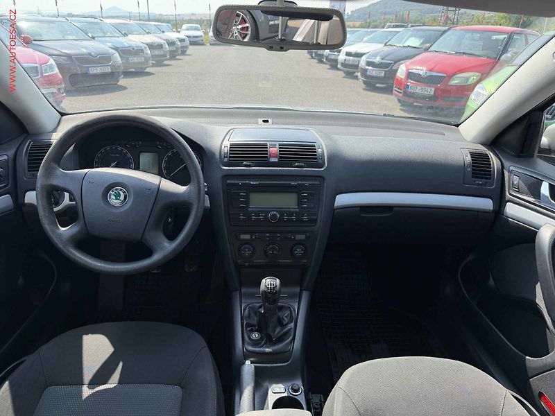 Škoda Octavia (2007) 1.6i, AC, el. výbava - fotka 8 z 16