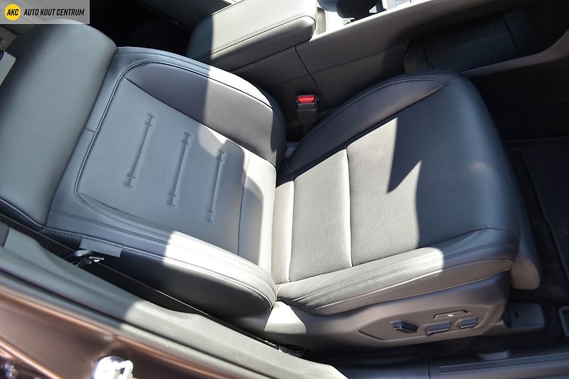 Hyundai Santa Fe 1.6T-GDI PHEV 4WD CALLIGRAPHY - fotka 12 z 73