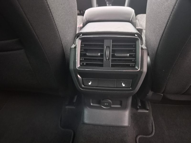 Škoda Karoq 1.5 TSI Top selection - fotka 23 z 25