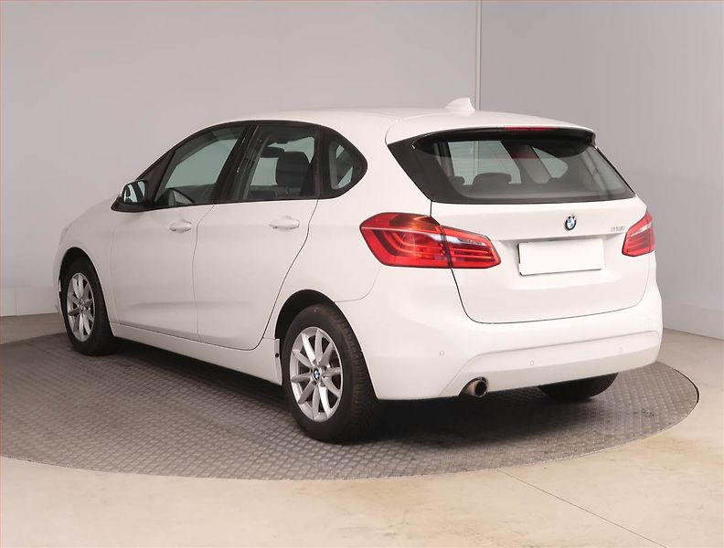 BMW Řada 2 (2015) 218i Active Tourer, Automat - fotka 4 z 17