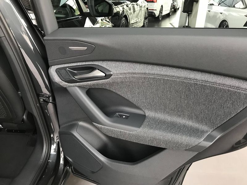 Audi Q6 e-tron quattro 100kWh - fotka 11 z 22
