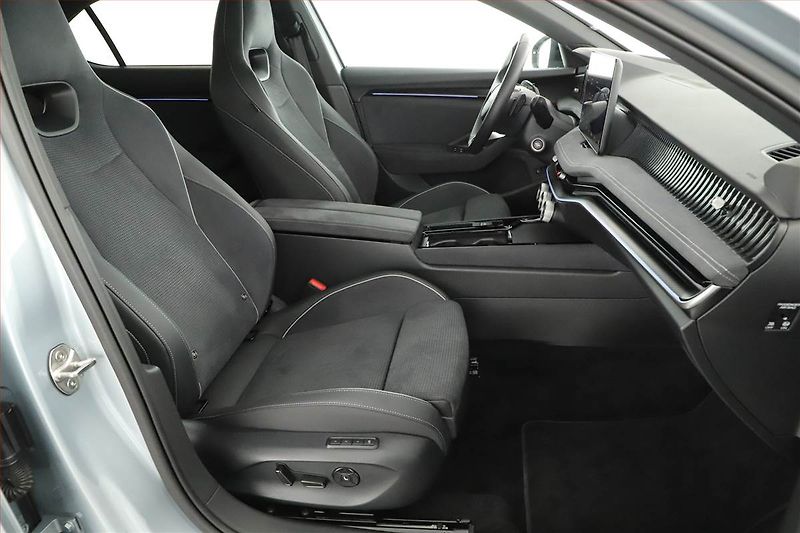 Škoda Superb (2025) 2.0 TDI, Sportline - fotka 19 z 21