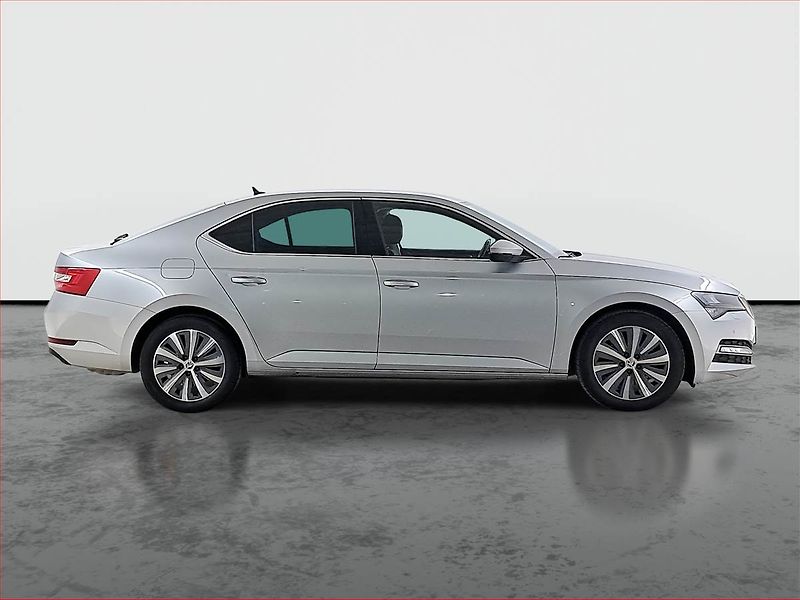 Škoda Superb (2023) 2.0 TSI - fotka 6 z 24