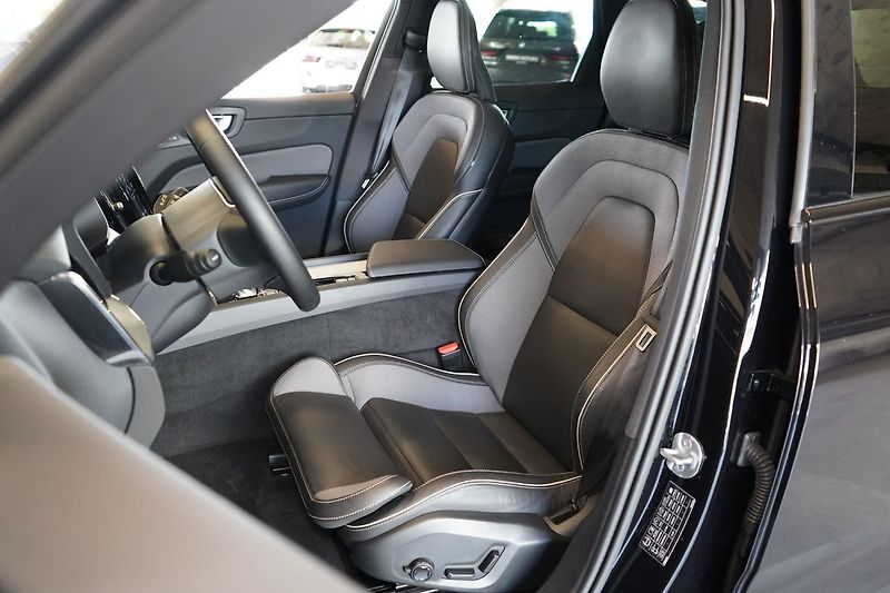 Volvo XC60 T8 PLUS Black Edition, 360°,HK - fotka 18 z 47
