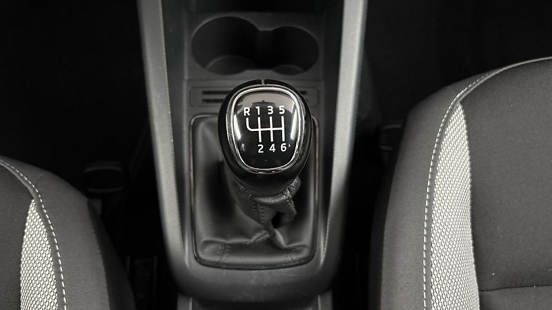 Škoda Fabia 1.0 TSI Ambition - fotka 23 z 23