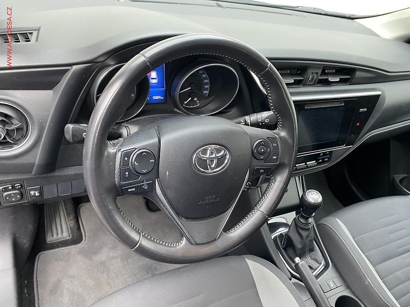 Toyota Auris (2015) 1.2T, Comfort, TZ, kamera - fotka 12 z 18