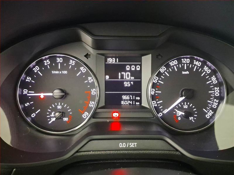 Škoda Octavia (2014) Ambition 1.6 TDI, Tempomat - fotka 11 z 15