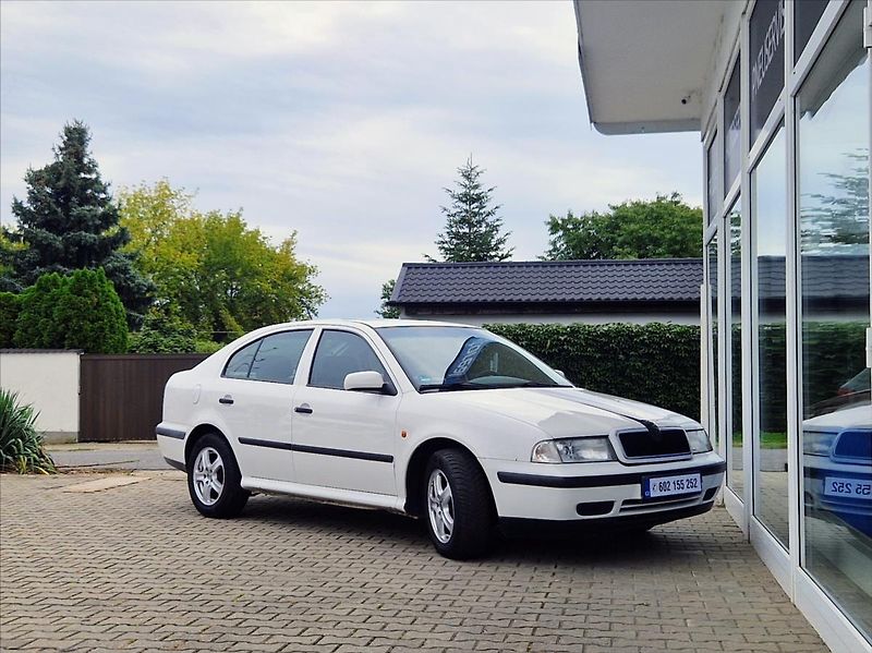 Škoda Octavia 1,8 20V 92kW KLIMA TAŽNÉ ŠÍBR - fotka 7 z 28