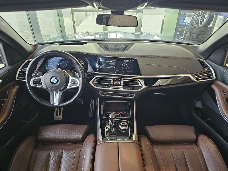BMW X5 M50i - fotka 20 z 36