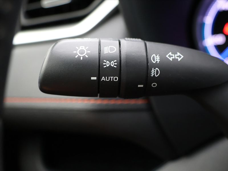 Toyota RAV4 2,5 Hybrid 131kW Adventure 4WD - fotka 20 z 35