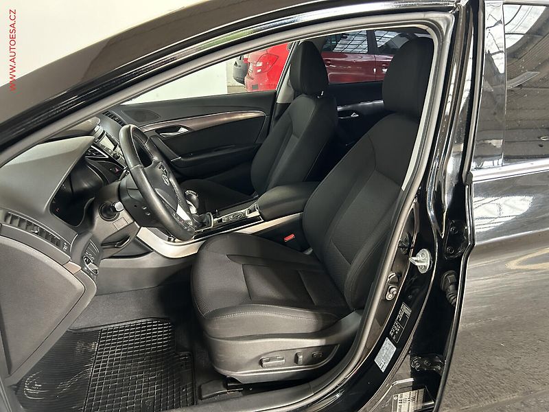 Hyundai i40 (2012) 1.6 GDI, AC, výhřev sed. - fotka 9 z 17