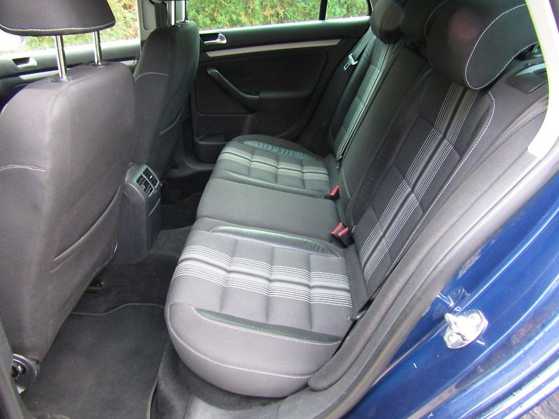 Volkswagen Golf (2012) 1.2 TSI 77kW - fotka 21 z 33