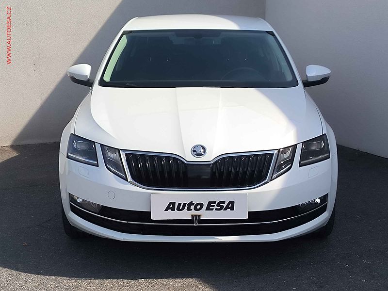 Škoda Octavia (2018) 1.4 TSI, 2.maj,ČR, LED - fotka 2 z 21