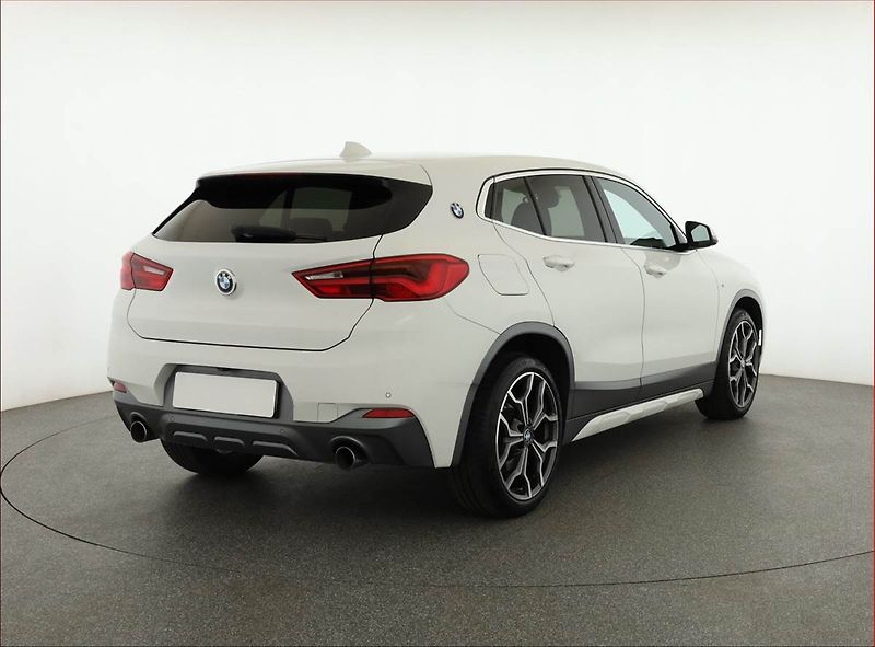 BMW X2 (2018) M Paket xDrive20i - fotka 5 z 19
