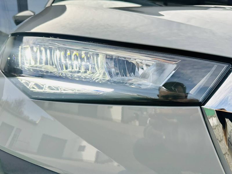 Škoda Scala Top Selection 1,0 TSI 85kW MT6 - fotka 25 z 27