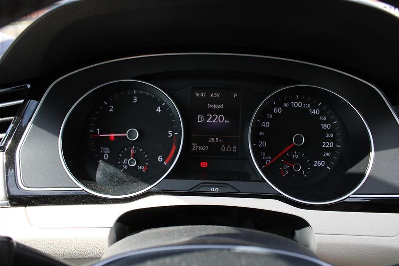 Volkswagen Passat 2,0 TDi  HIGHLINE, 4 x 4, DSG - fotka 21 z 38