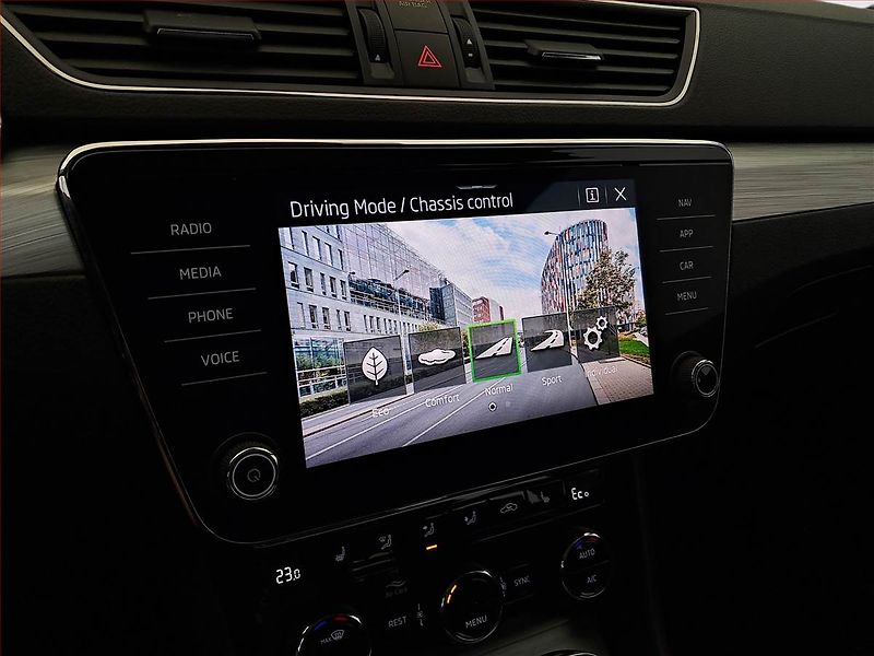 Škoda Superb (2023) Style iV 1.4 TSI PHEV - fotka 18 z 23