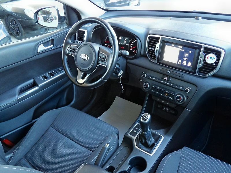 Kia Sportage 1.6GDi 97kW ČR Navi Kamera DPH - fotka 23 z 34