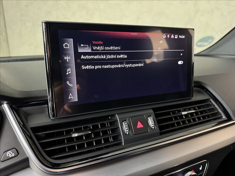 Audi Q5 2,0 TDi  Quattro S-Line Assist - fotka 31 z 50