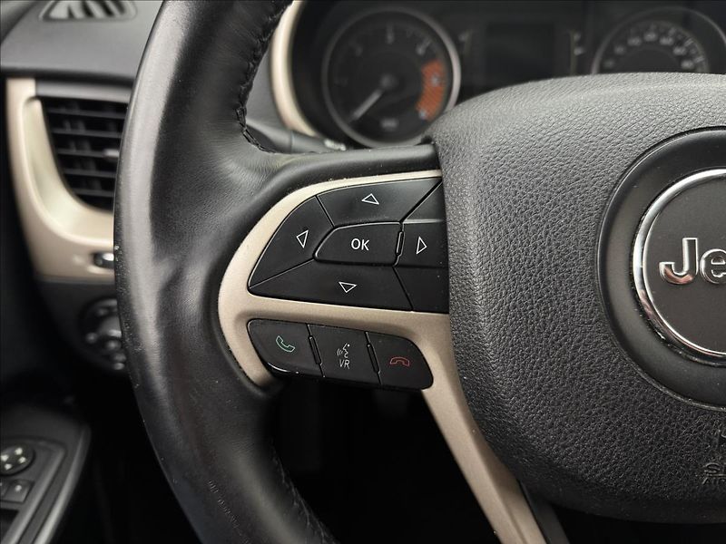 Jeep Cherokee 2,0 103kW 4X4 AC NAVI SENZORY - fotka 10 z 41