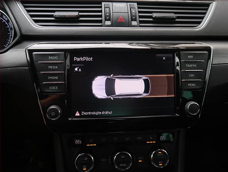Škoda Superb (2017) 1.8 TSI, Automat, ČR,1.maj - fotka 24 z 28