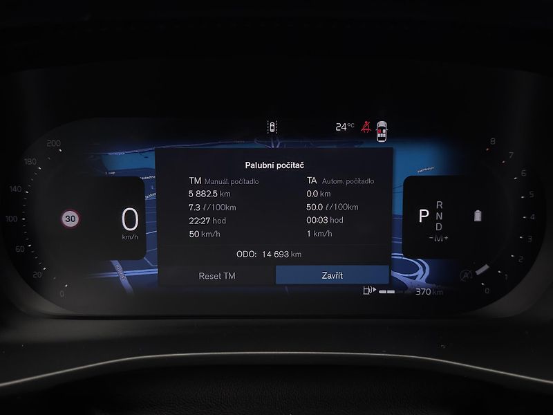 Volvo XC40 B4 DARK PLUS CZ REZERVACE - fotka 17 z 47