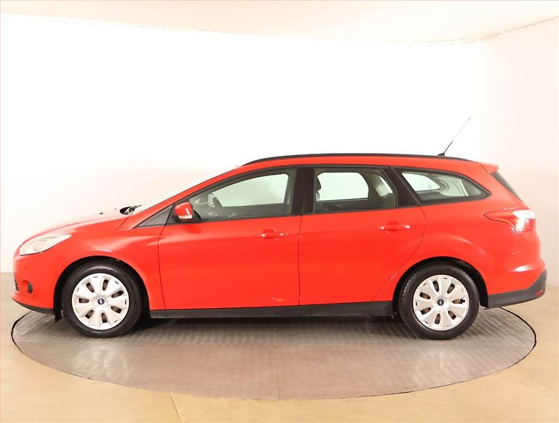 Ford Focus (2013) 1.6 TDCi, Navi, Xenony - fotka 3 z 16