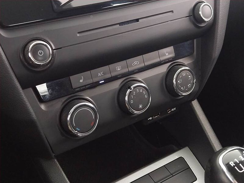 Škoda Octavia (2015) 1.6 TDI, Serv.kniha, Tempomat - fotka 13 z 18