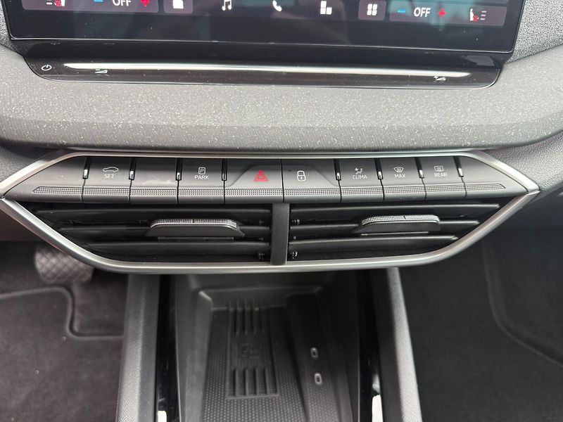 Škoda Octavia Top Selection 2.0 TDI 110kw DS - fotka 17 z 24