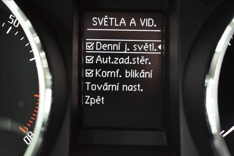 Škoda Yeti 1,2 TSi, 1.maj., DSG,serviska, - fotka 25 z 30
