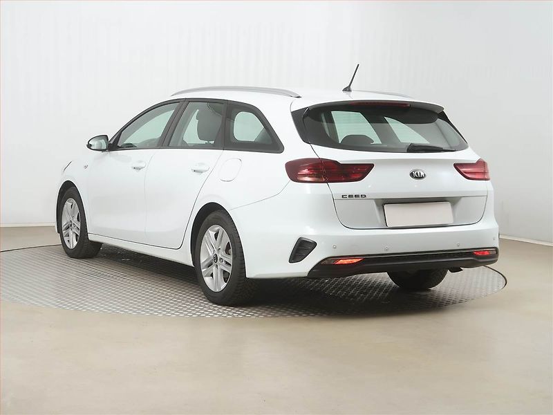 Kia Ceed (2019) 1.0 T-GDI, Serv.kniha - fotka 4 z 14