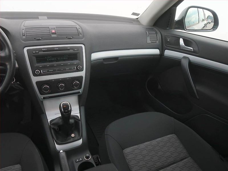 Škoda Octavia (2011) Ambition 1.4 TSI, Serv.kniha - fotka 8 z 13