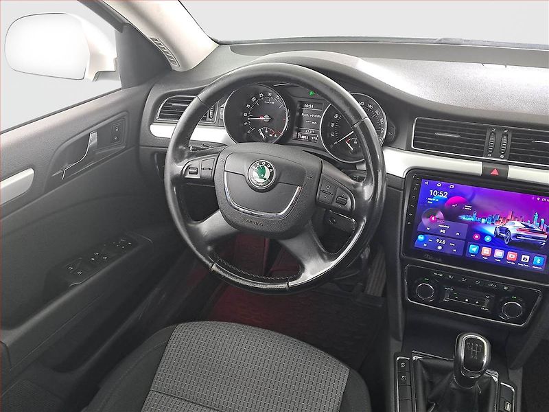 Škoda Superb (2011) 1.6 TDI, Tempomat - fotka 7 z 16