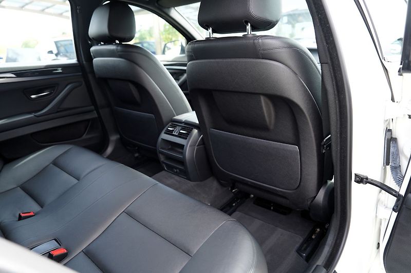 BMW Řada 5 520d xDrive/185 PS/kůže/AT - fotka 24 z 39