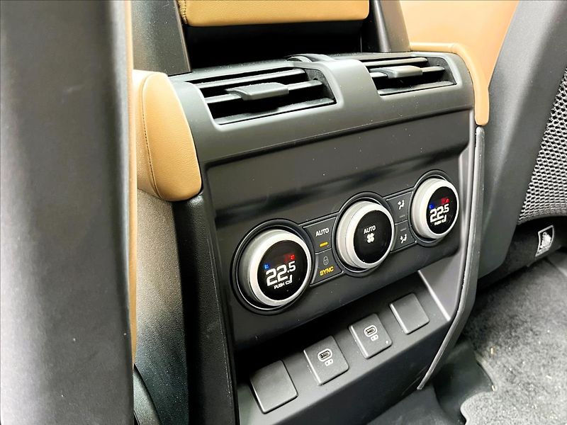 Land Rover Defender (2026) 110 V8 P425 X-DYNAMIC HSE - fotka 31 z 35