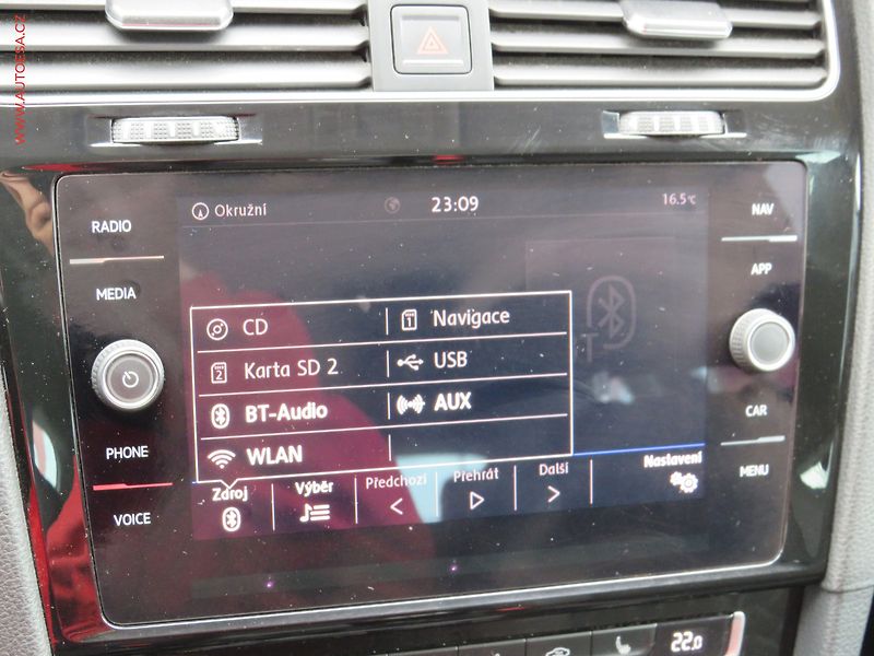 Volkswagen Golf (2018) 2.0TDi, Navi, park.čidla - fotka 16 z 31