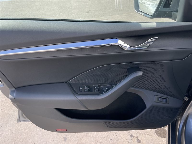 Škoda Octavia 2,0 TDI DSG Style Plus LED+ACC - fotka 15 z 24