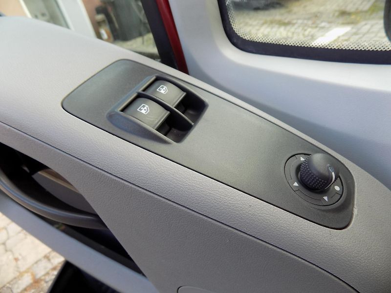 Fiat Ducato 2,3 JTD 88KW 9SD, AC + WEBASTO - fotka 33 z 39
