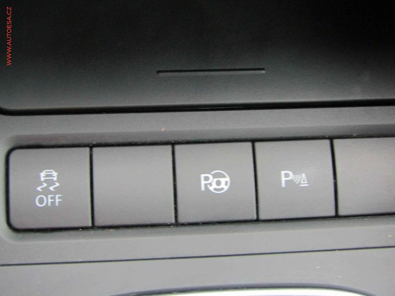 Volkswagen Golf (2011) 1.2TSi, AC, park.čidla - fotka 20 z 22