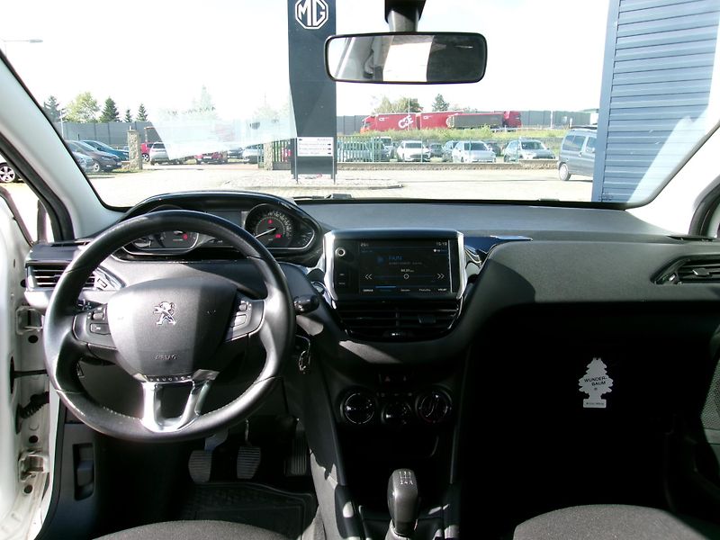 Peugeot 208 1.2 Puretech - fotka 12 z 18