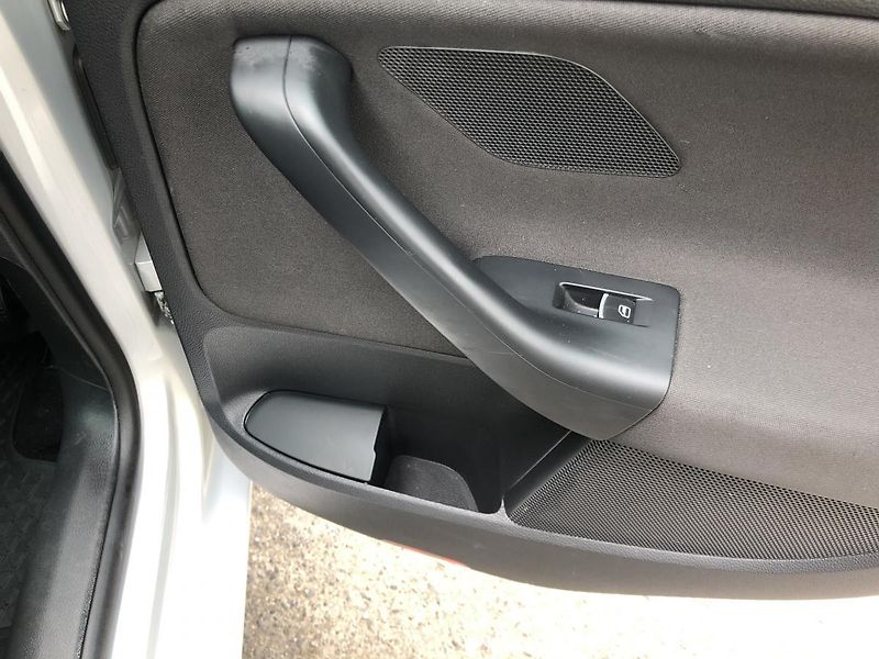 Volkswagen Golf (2011) 2,0TDi STYLE nez. rezervace - fotka 45 z 68