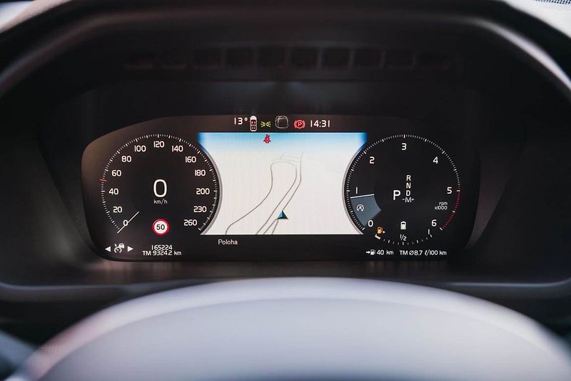 Volvo XC90 (2022) B5 AWD - fotka 19 z 28