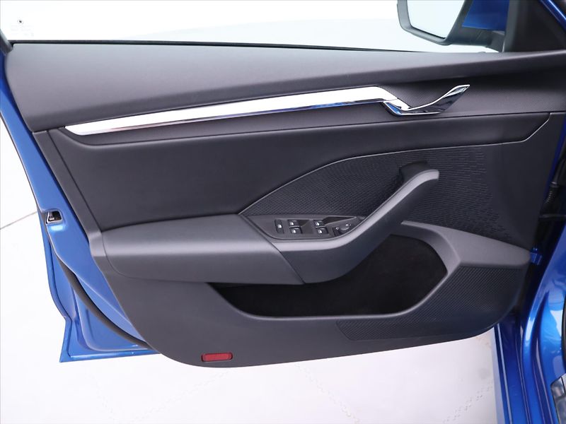 Škoda Octavia 1,5 TSI DSG CZ Style 1.Maj DPH - fotka 10 z 37