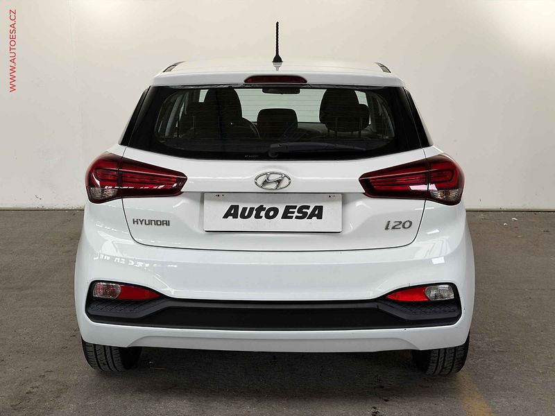 Hyundai i20 (2019) 1.2i, 1.maj,ČR, AC - fotka 5 z 16