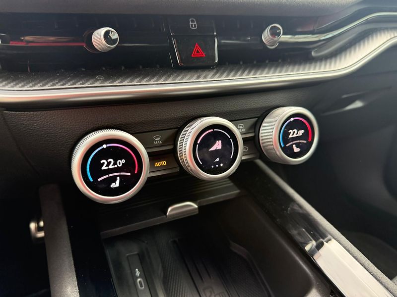 Škoda Superb Sportline 2.0TSI 195kw DSG 4x4 - fotka 21 z 29