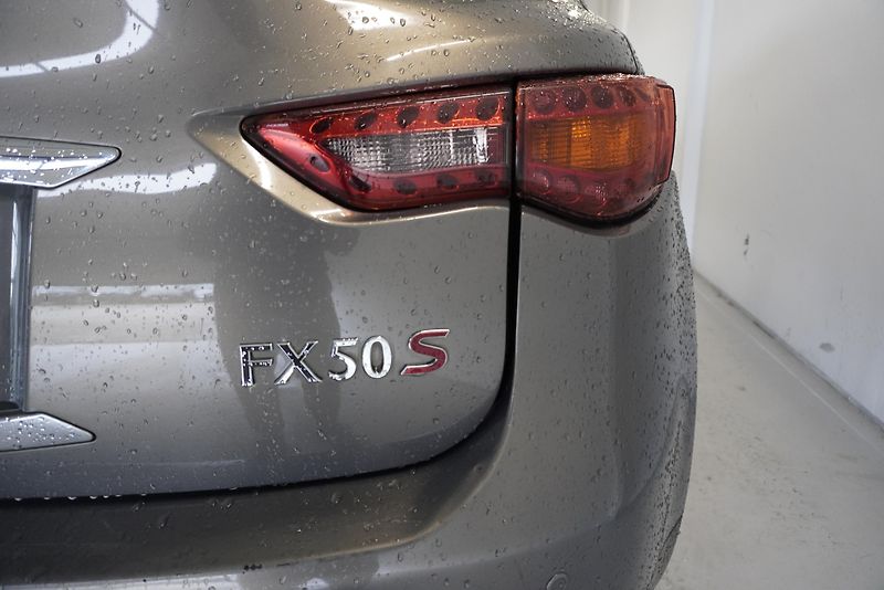 Infiniti FX50 5.0 V8 287 kW AWD AUTOMAT - fotka 5 z 24