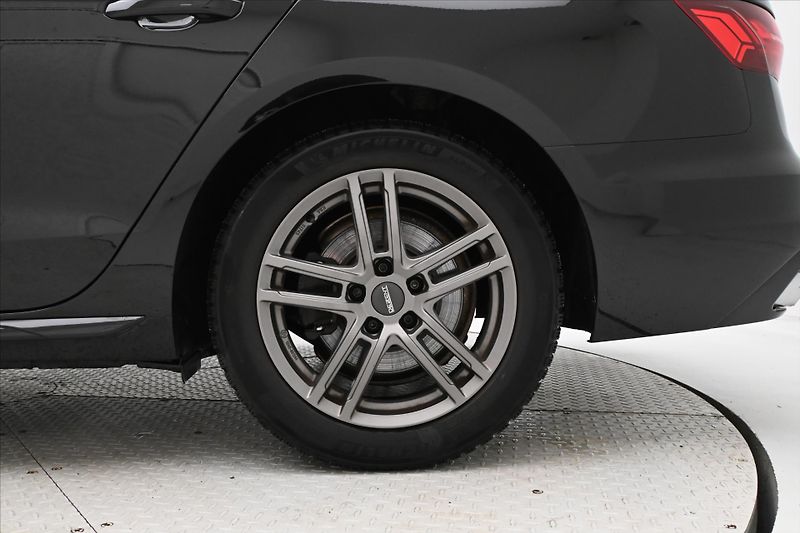 Audi A4 2,0 40TDI 150 kW S-Tronic Záru - fotka 34 z 34