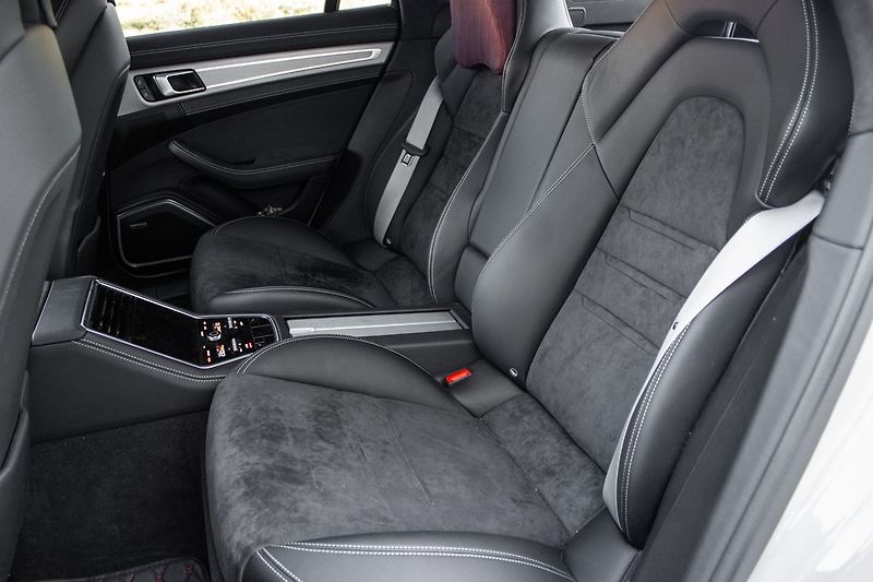 Porsche Panamera - fotka 24 z 27