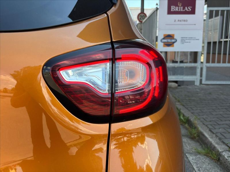 Renault Captur 1,3 TCe  Limited AT ČR - fotka 9 z 23
